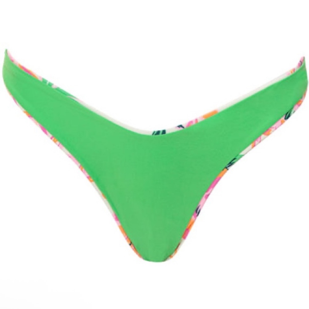 NWT Maaji Bubbly Blossom
Splendour Regular Rise Thin Side
Bikini - Picture 7 of 7